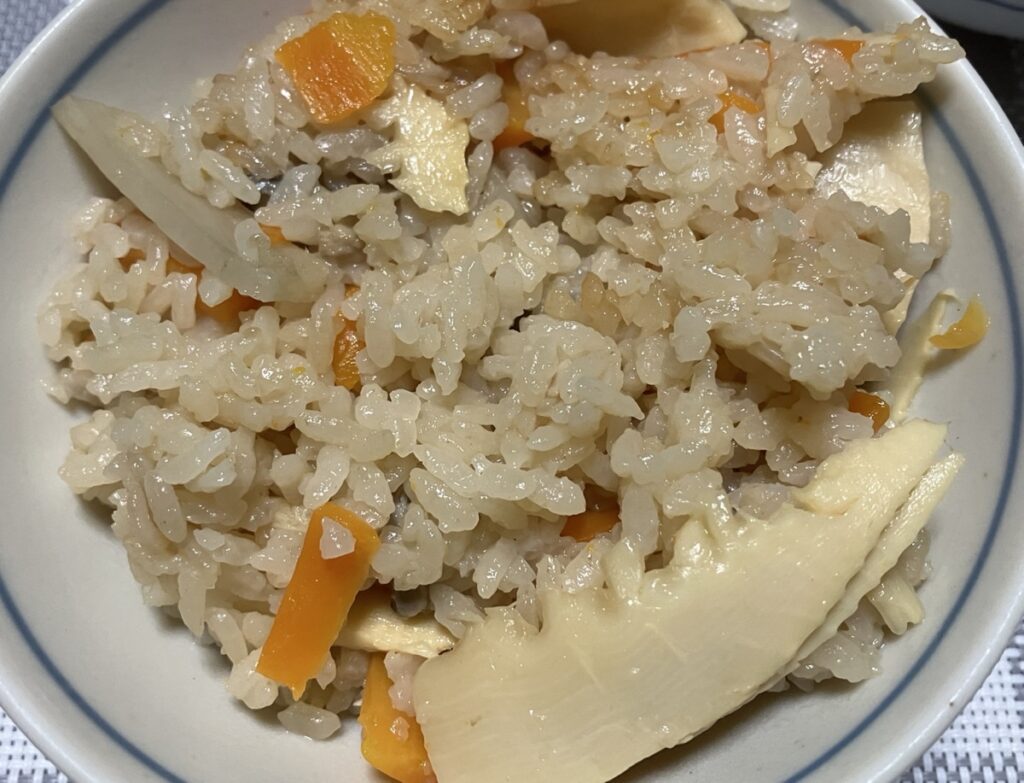 出来上がった炊き込みご飯