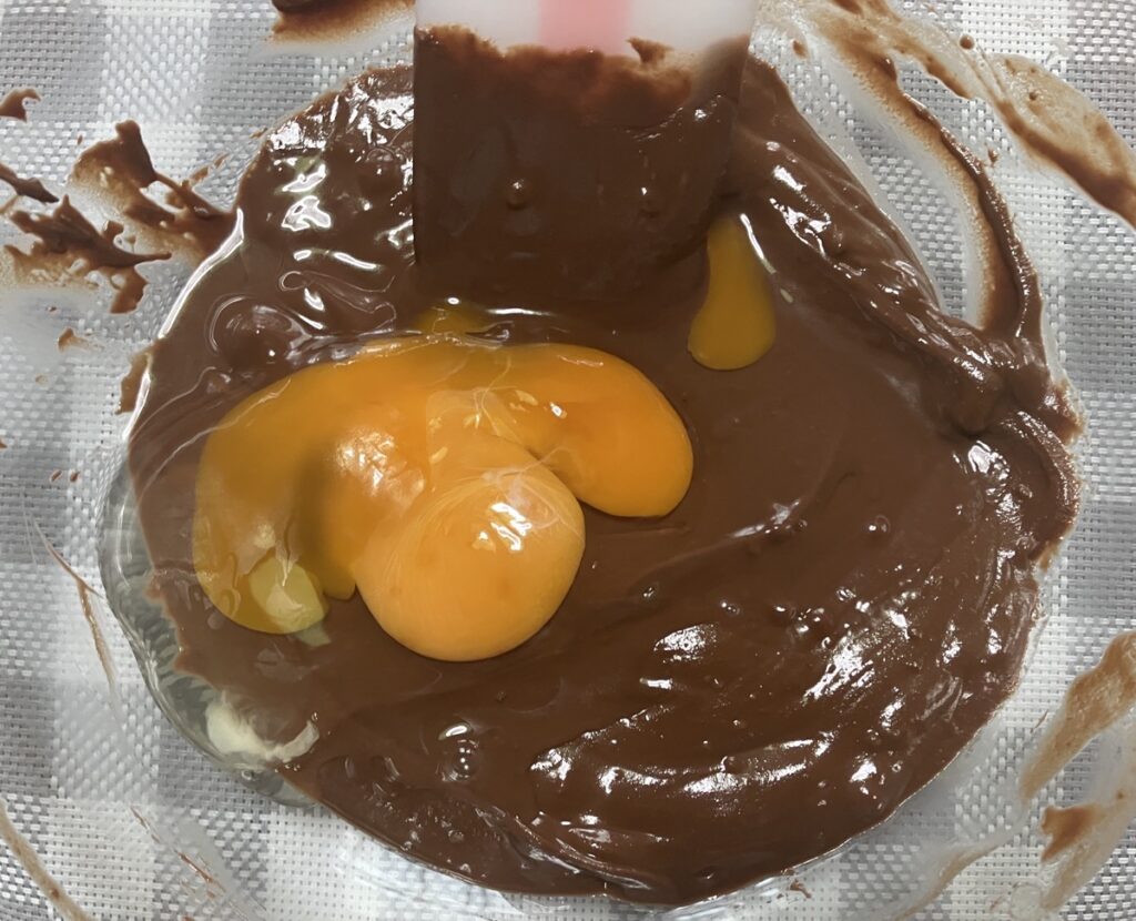 たまごを入れたチョコ