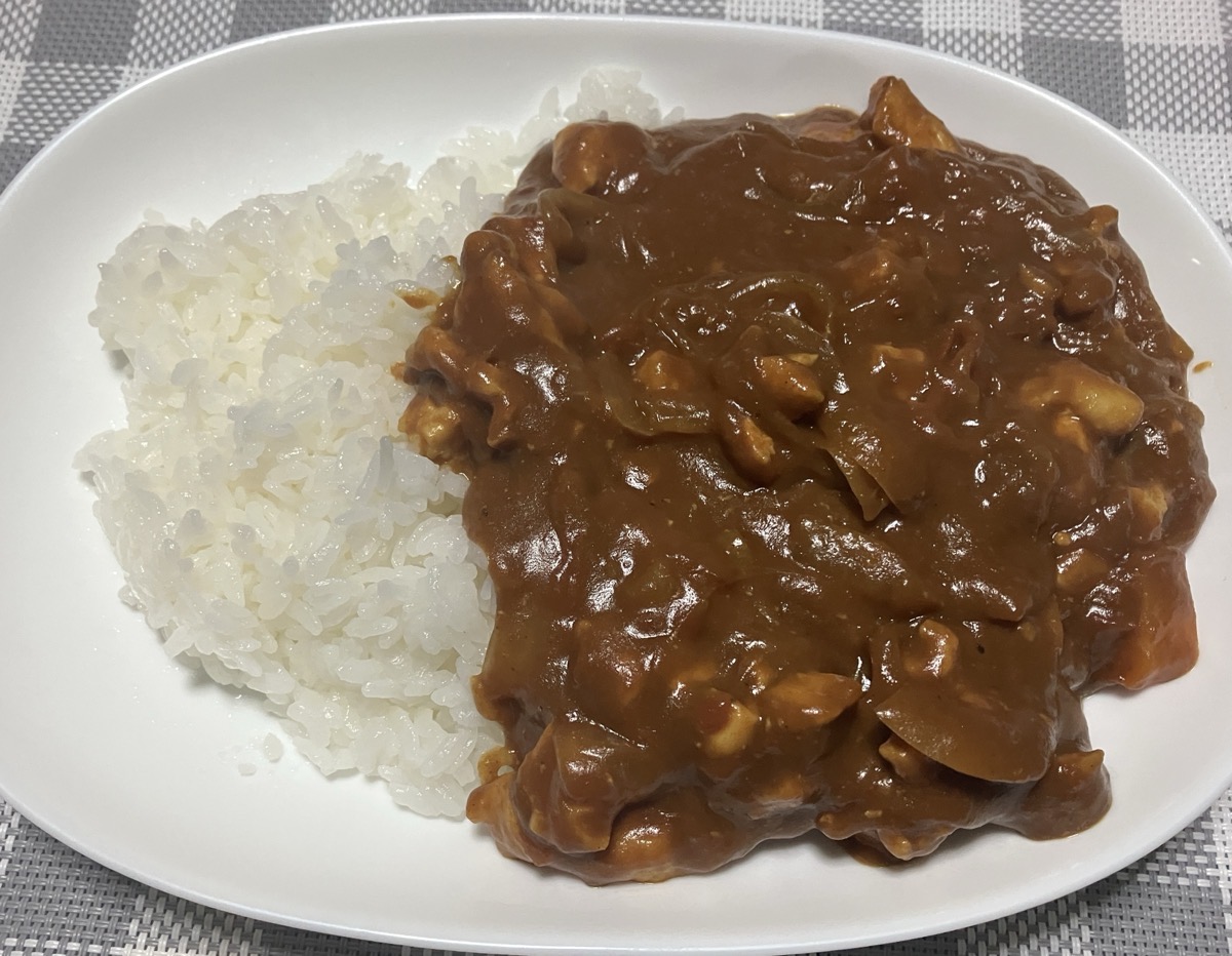 電子レンジで作ったチキンカレーの画像