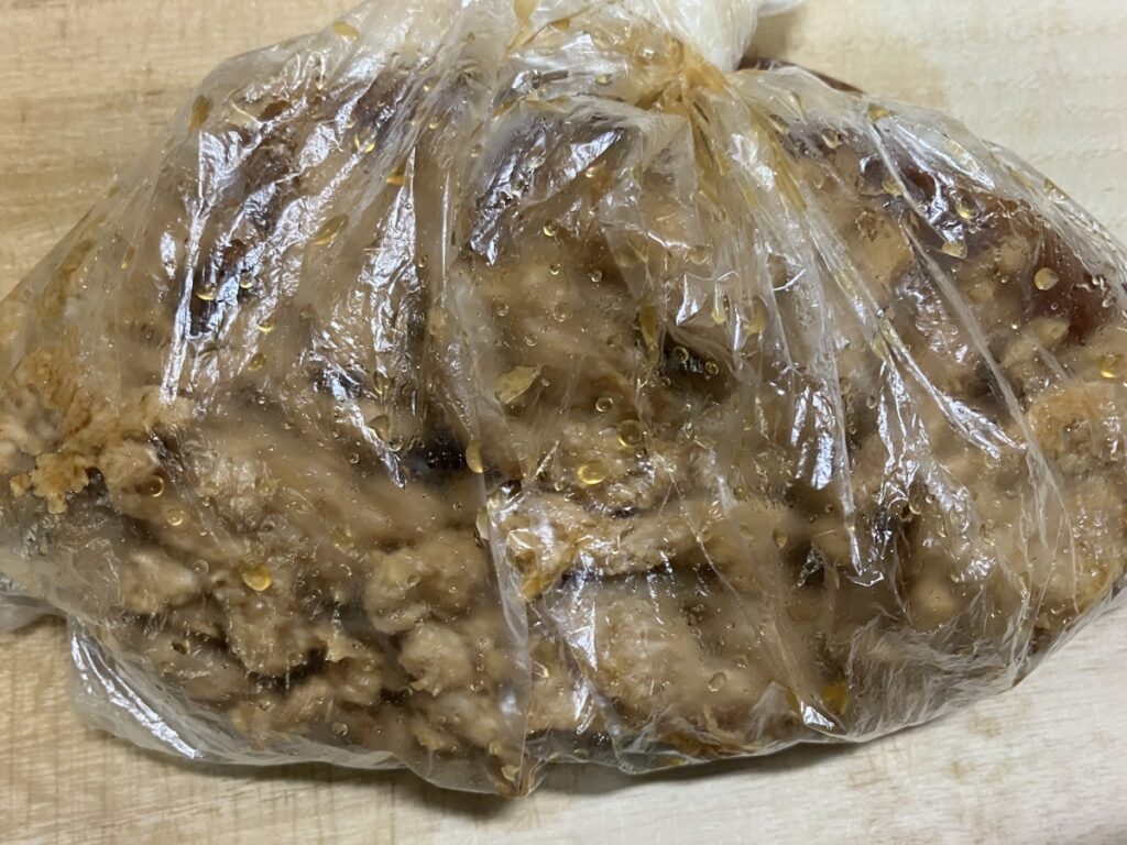 醤油、酒、生姜、にんにくで漬け込んだ大豆ミートの画像