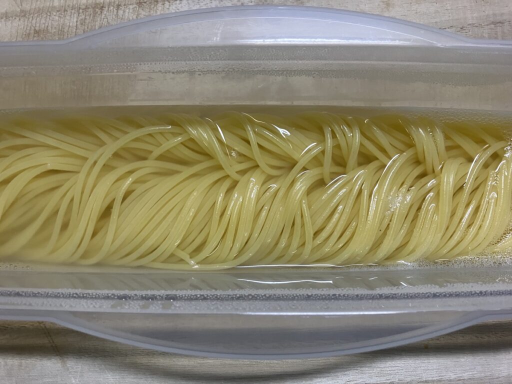 電子レンジで加熱したパスタの画像