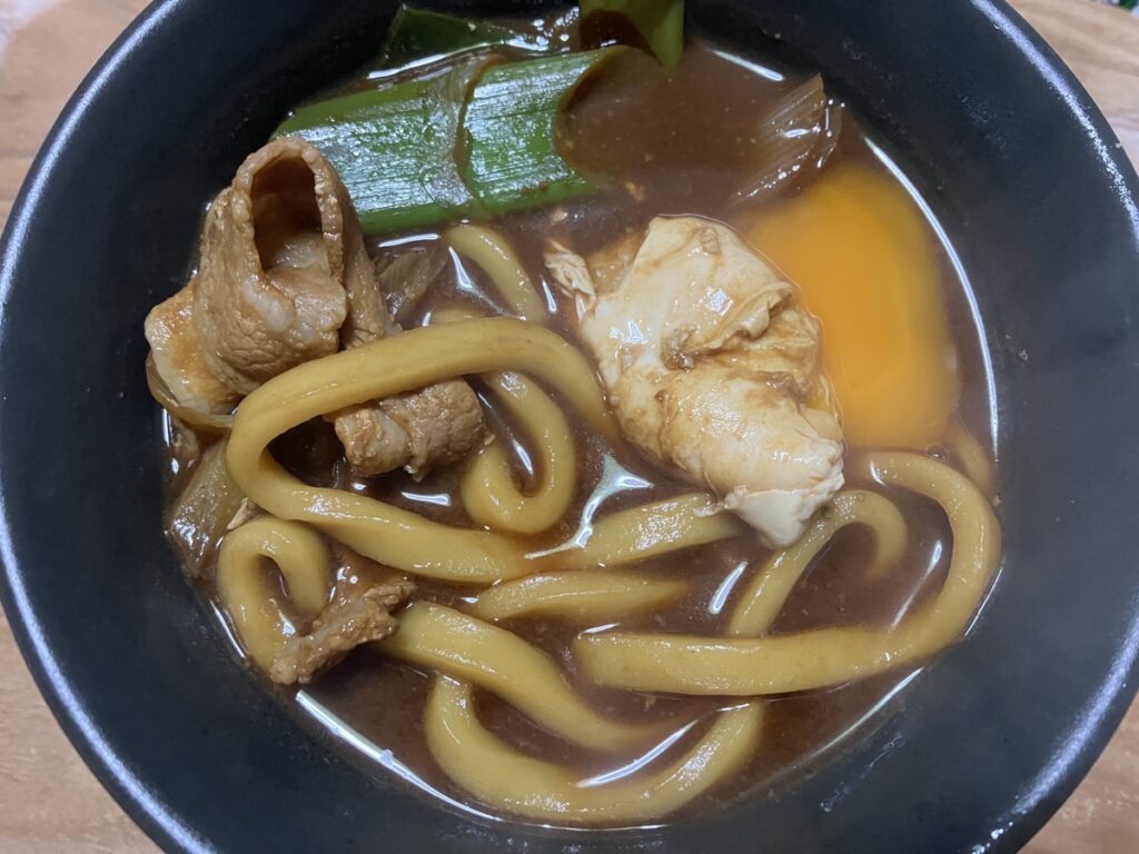 出来上がった鍋焼きうどんの画像